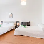 Guesthost - & Elegant Loft - With Balcony Bari