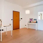 Guesthost - & Elegant Loft - With Balcony Lejlighed *