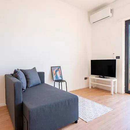 Guesthost - & Elegant Loft - With Balcony Lejlighed Bari