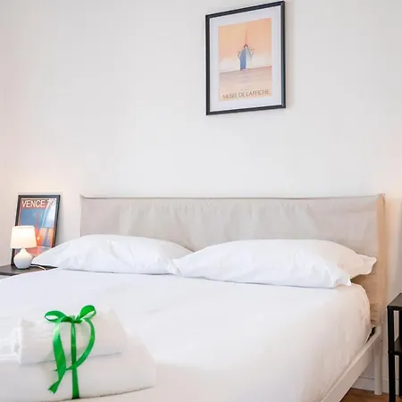 Lejlighed Guesthost - & Elegant Loft - With Balcony *