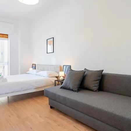 & Elegant Loft - With Balcony *