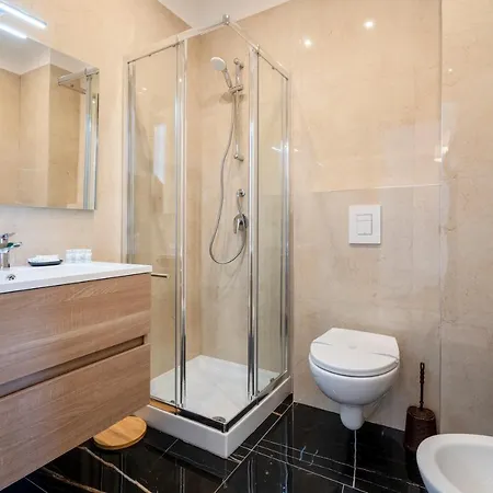 דירה & Elegant Loft - With Balcony בארי