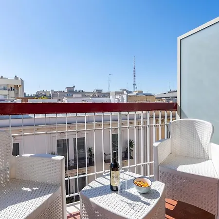 & Elegant Loft - With Balcony דירה בארי