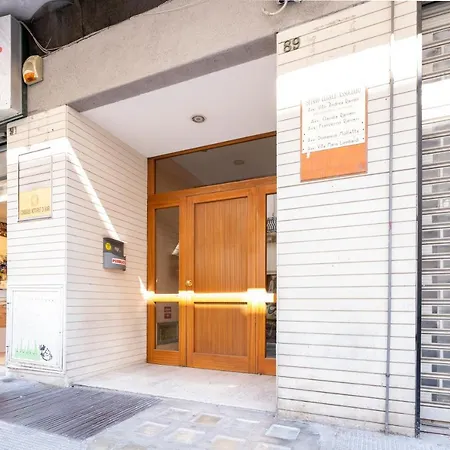 Guesthost - & Elegant Loft - With Balcony アパート *