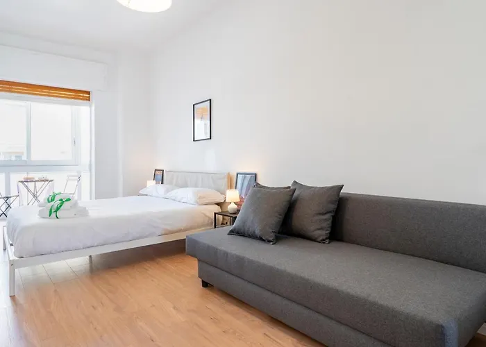 Guesthost - & Elegant Loft - With Balcony *