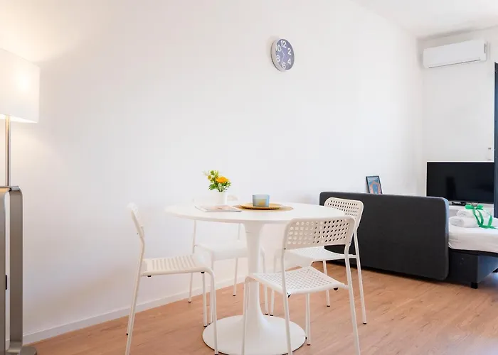 Appartamento Guesthost - & Elegant Loft - With Balcony Bari